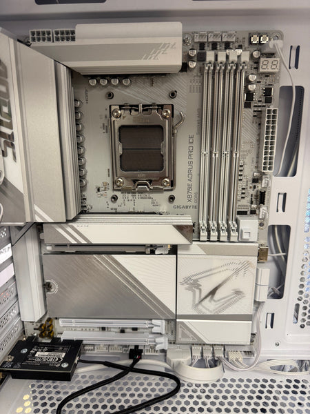 MSI PC-Gehäuse inkl. Mainboard X870E