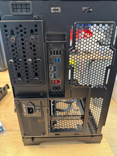 PC-Gehäuse / Mainboard / CPU / Netzteil